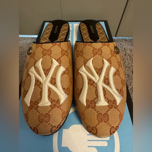 Gucci x NY Yankees GG Supreme Canvas Princetown Mules (Size Women's 41) - Picture 1 of 5